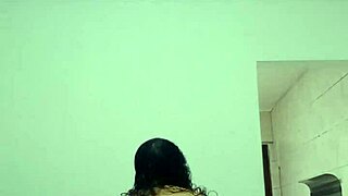 Gostosa dancing funk, fucking deliciously and showing tasty tits to camera 😘