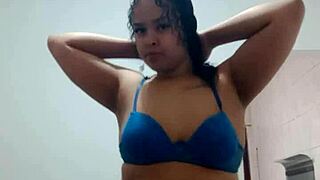 Gostosa dancing funk, fucking deliciously and showing tasty tits to camera 😘