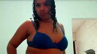 Gostosa dancing funk, fucking deliciously and showing tasty tits to camera 😘