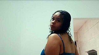 Gostosa dancing funk, fucking deliciously and showing tasty tits to camera 😘