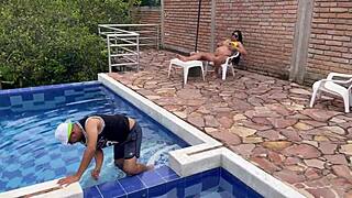 Piscinero Cachondo Me Folla Cuando Mi Marido No Esta Part 1