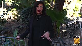 Gwen jeune brunette avide danal lingerie stockings milf tits