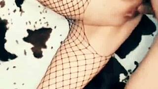 i fucked my mature skinny wife at home