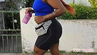 Ruiva De Rabo Gigante Filmada A Treinar Pelo Amante