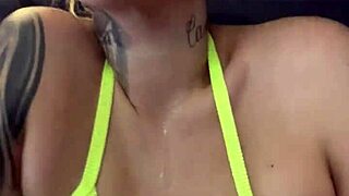 fui treina de biquinho fil dental na academia de frente da praia de copacabana no rj quase fui expulsa fiquei com tanto tes�o que fiquei toda babadinha na bucetinha