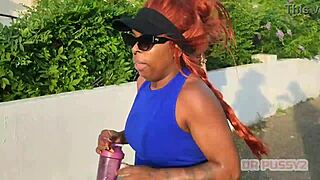 Ruiva De Rabo Gigante Filmada A Treinar Pelo Amante