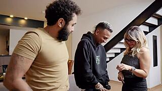 Dejan Condon En Su Cama Y Les Huele La Verga Para Regalarlos