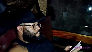 Não Resistí E Dei Pro Negão Na Frente De Todos