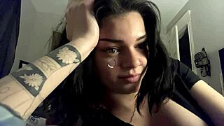 hot girl, you showing those big tits and horny boobs?