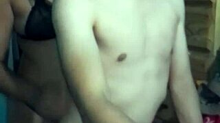 Webcam threesome with fati flashing before doggystyle