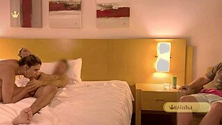 a casada gostosa rainha hotwife vira uma puta quando d� gostoso na frente do seu corno manso