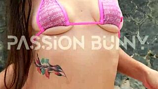 sexy hottie flashes bikini in public