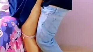 Abr� un agujero en la pared de mi vecinita y �oh sorpresa �termine abriendo un agujero en su panocha caliente y peladita tambi�n morras chavitas de escuela mexicanas