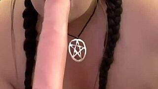 Kandy Kane gives deepthroat blowjob 😘