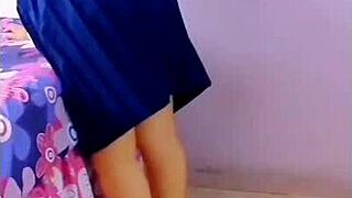 Abr� un agujero en la pared de mi vecinita y �oh sorpresa �termine abriendo un agujero en su panocha caliente y peladita tambi�n morras chavitas de escuela mexicanas