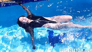 Underwater Jessica Bunny Passionate with Wet Pussy