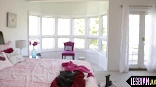 Sappho Babe in Office Threeway!