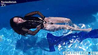 Underwater Jessica Bunny Passionate with Wet Pussy