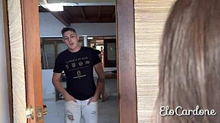 Amigas cheias de tesão arrastam vizinho para festinha e dão gostoso