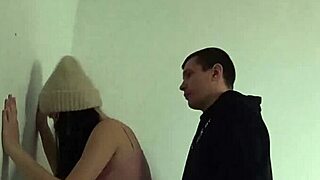 I quickly fucked my classmate in the entrance and came in her mouth