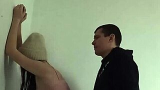 I quickly fucked my classmate in the entrance and came in her mouth