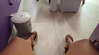 follandome el coño en publico enfrente de clientes