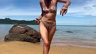 Sex on the beach with passionate kisses and cumshot