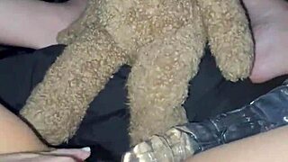 Saudi teen amateur fucks herself with glass dildo in Los Angeles craving BBC