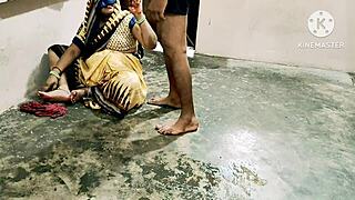 Desi υπηρέτρια γαμιέται σκληρά με χίντι ήχο 😈🔥