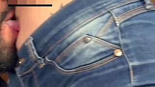 i just love this belly button getting fingered and massaged to orgasm