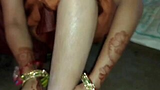 क्या मस्त भाभी है वो उसकी रसीली चूत देख कर ही मेरा लंड गीला हो गया