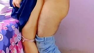 c�mo mi hermanastra ya salio de vacaciones �no tiene a sus amigos para que se la cojan en la escuela est� sedienta de verga y me pide que se lo haga