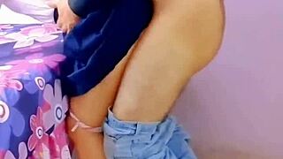 c�mo mi hermanastra ya salio de vacaciones �no tiene a sus amigos para que se la cojan en la escuela est� sedienta de verga y me pide que se lo haga