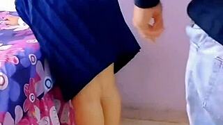 c�mo mi hermanastra ya salio de vacaciones �no tiene a sus amigos para que se la cojan en la escuela est� sedienta de verga y me pide que se lo haga