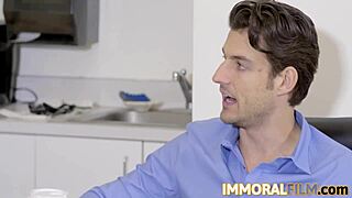 I enjoy how Alura Jenson and office chicks do sexier things at work