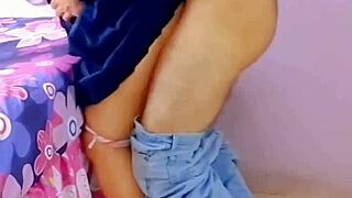 c�mo mi hermanastra ya salio de vacaciones �no tiene a sus amigos para que se la cojan en la escuela est� sedienta de verga y me pide que se lo haga