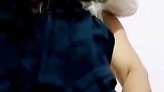 c�mo mi hermanastra ya salio de vacaciones �no tiene a sus amigos para que se la cojan en la escuela est� sedienta de verga y me pide que se lo haga