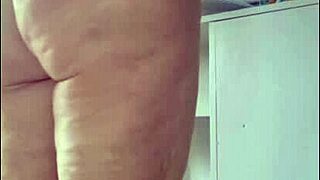 madrasta trying micro bikini, asks enteado for opinion 😏