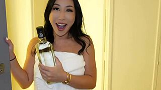 Does the new neighbor gift BWC in the free version