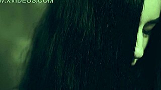 Eliza Mars Explores Her Vintage Body