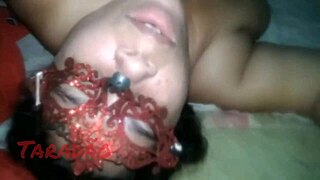 Enchendo o cuzinho da puta de porra