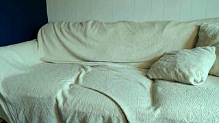 Gorgeous model like girl masturbating on webcam 😍