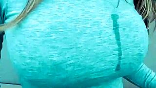 Bimbos have more fun with fingering and masturbation on webcam.