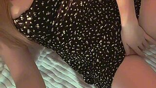 i love watching this beautiful girl finger her pussy