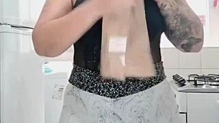 Everyone loves this big pussy flashed by naughty eaters.