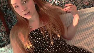 i love watching this beautiful girl finger her pussy