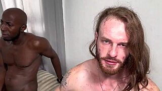 liquida��o de p�scoa � coelhinha sereia ninfo leva chocolate preto e branco na buceta e no cuzinho