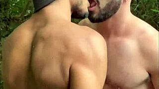 i fund a strangr on the trail jerking his monstur cock, i halped him cum