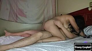 Hermosa Chica Cachonda Mueve Culo Arriba De Verga