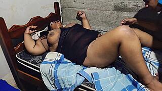 MEIA IRM� VAI NA FESTA DESCANSA E ACABA SENDO FUDIDA PELO SEU MEIO IRM�O E LEVA MUITA GOZADA NA BOCA